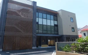 葛飾区にある介護付き有料老人ホームのメヴィアン柴又です。