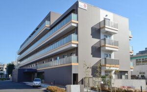 江東区にある介護付き有料老人ホームのプレザングラン江東亀戸です。