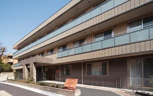 豊島区にある介護付き有料老人ホームのニチイホーム目白です。