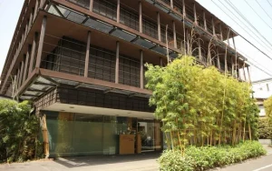 文京区にある介護付き有料老人ホームのクラシックガーデン文京根津です。